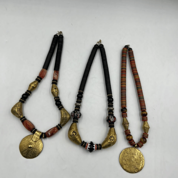 Collier Ethnique Africain Koffi à Dakar, Sénégal