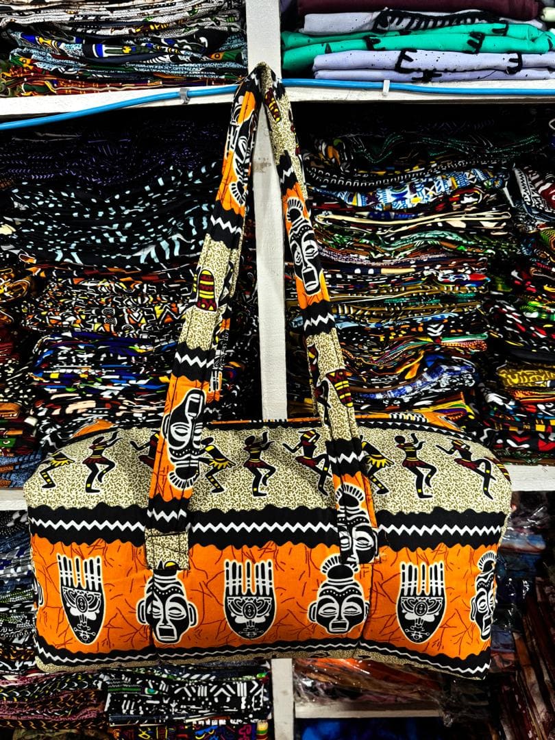 Sac de voyage en tissu wax artisanal – Image 3