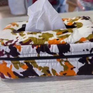 Housse de boîte à mouchoirs en tissu wax — camouflage, zip noir, fente ovale
